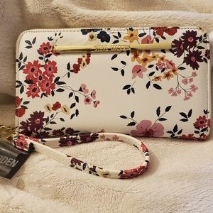 Floral wristlet